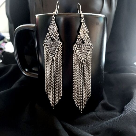 SILVER BOHO AZTEC WESTERN DIAMOND SHAPED TASSEL DANGLE EARRINGS - Picture 5 of 6